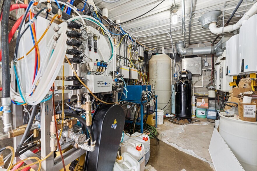 More Photos Of 630 W Elkhorn St, Arlington Freestanding For Sale