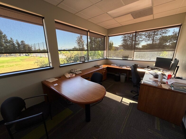 More Photos Of 1570 Oakland Rd, San Jose Research And Development For Sale