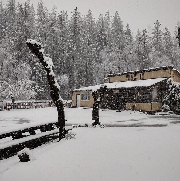 More Photos Of 19765 Gregory Creek Rd, Lakehead Trailer Camper Park For Sale