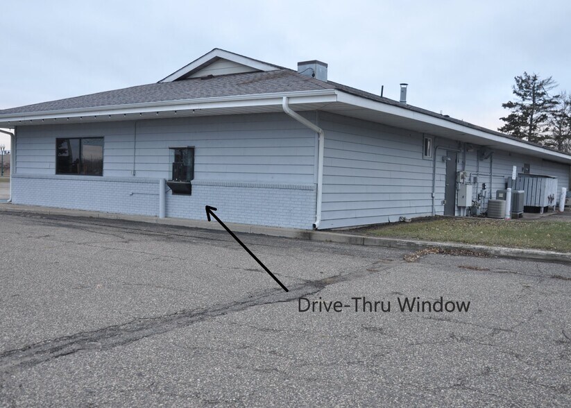 More Photos Of 1549 E Broadway St, Monticello General Retail For Sale