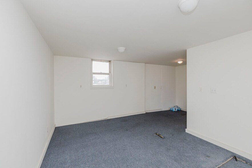 More Photos Of 2013 S Broadway St, Wichita Auto Dealership For Sale