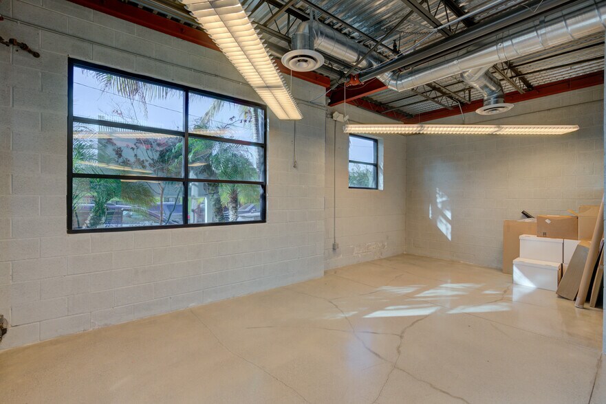 More Photos Of 130 Lomita St, El Segundo Research And Development For Lease