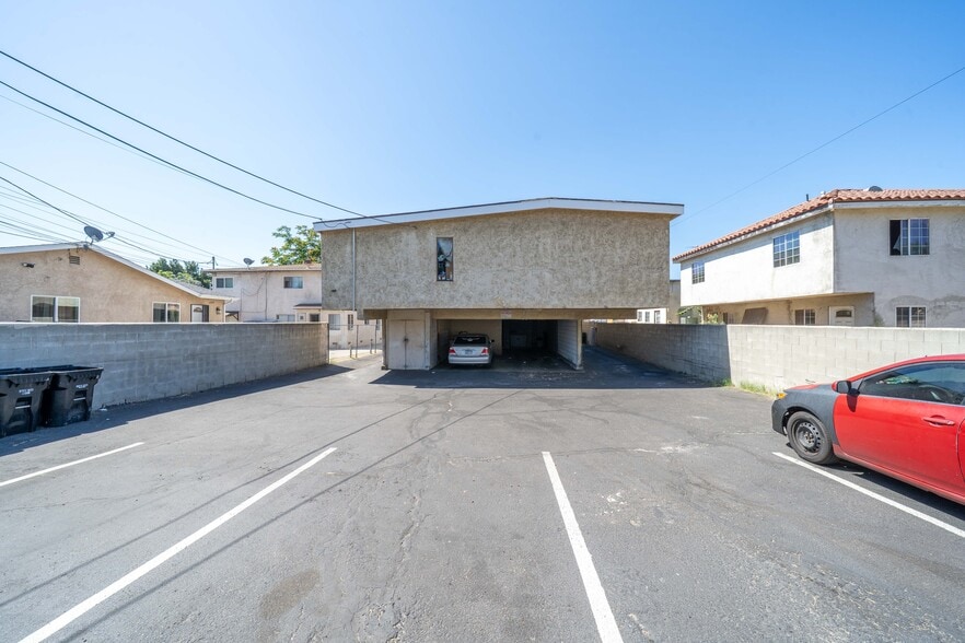 More Photos Of 11249 Emelita St, North Hollywood Apartments For Sale