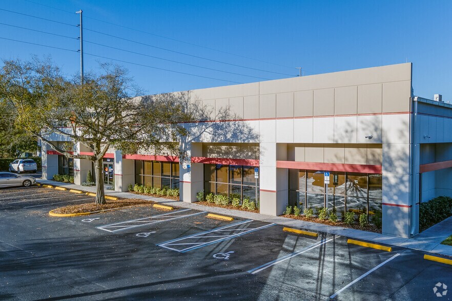 More Photos Of 33 W Pineloch Ave, Orlando Warehouse For Lease