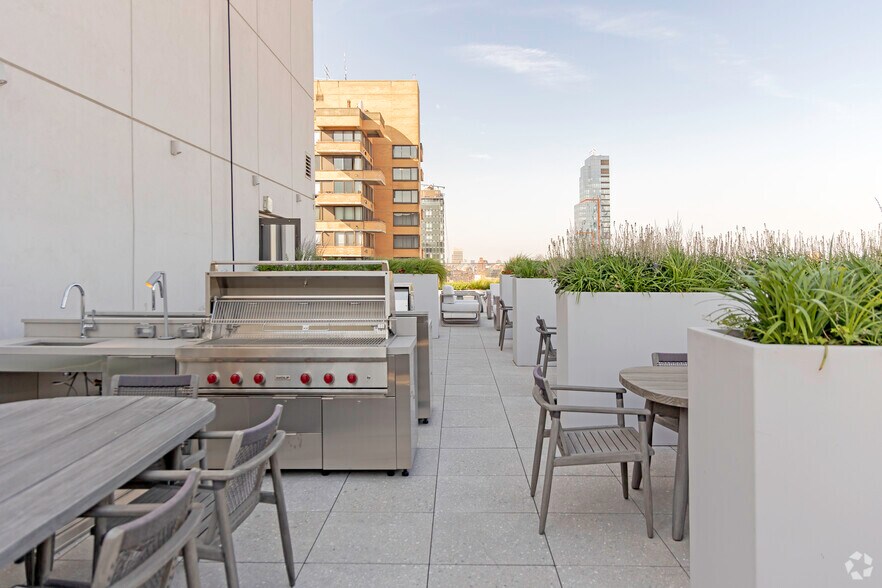 More Photos Of 2551-2555 Broadway, New York Apartments For Lease
