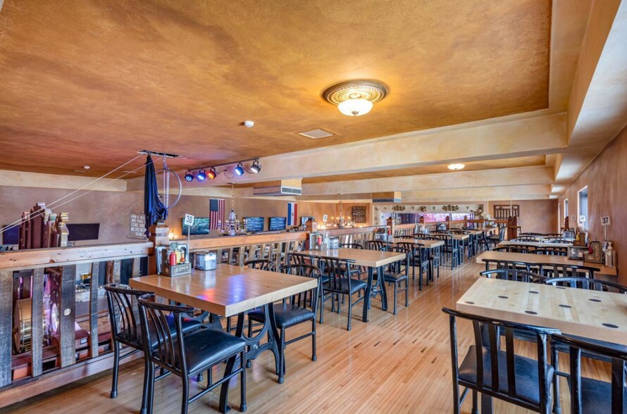 More Photos Of 623 Broadway St, Baraboo Specialty For Sale