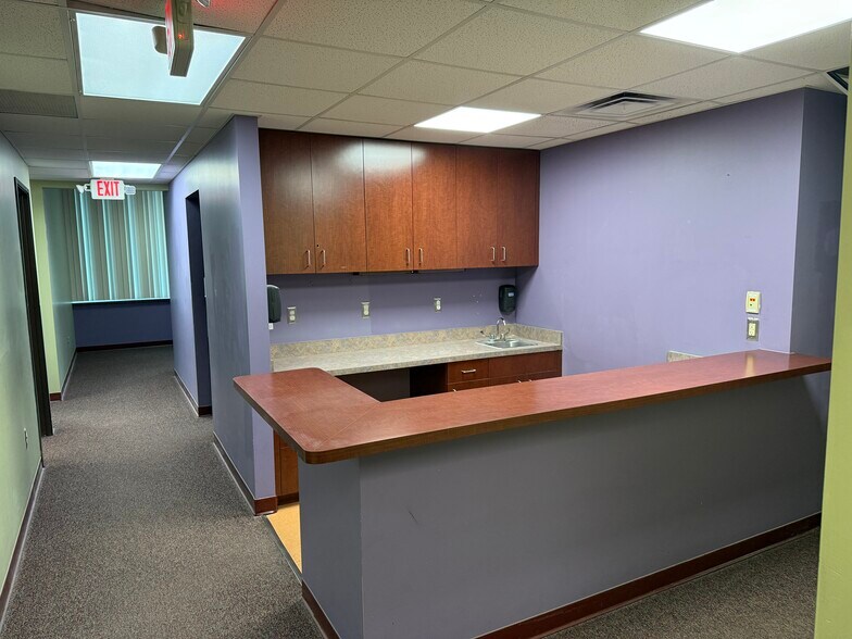 More Photos Of 5790-5832 Highland Rd, Waterford Storefront Retail Office For Lease