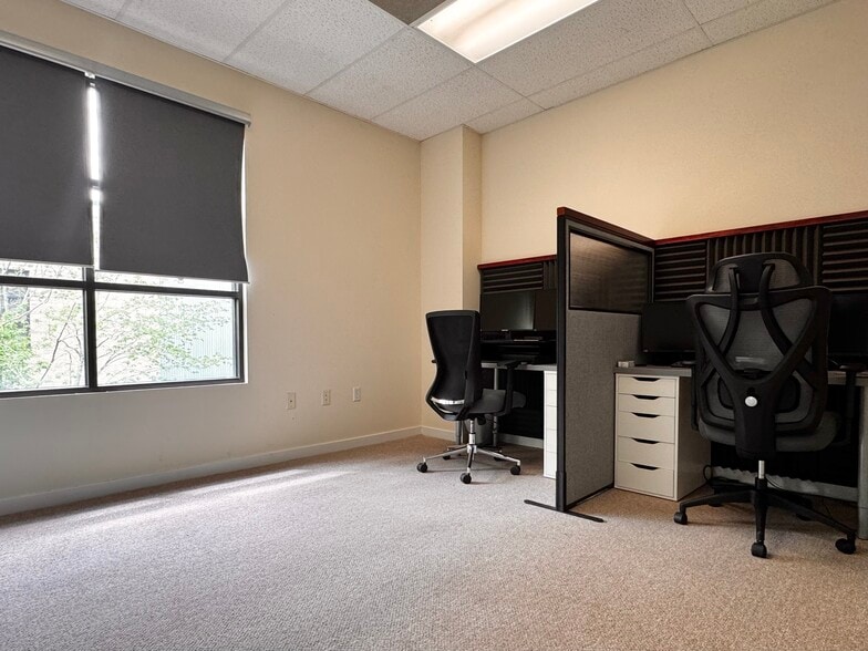 More Photos Of 669 Berkmar Ct, Charlottesville Office For Sale