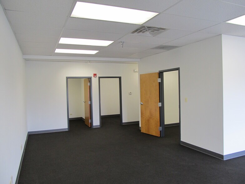 More Photos Of 400-428 W 5th Ave, Naperville Light Distribution For Lease