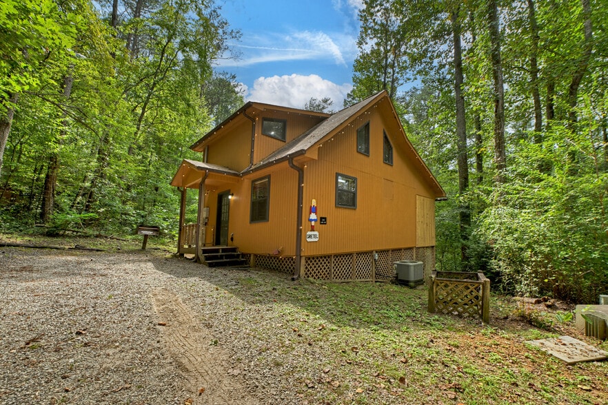 More Photos Of 77 Alpine Way, Blairsville Hotel For Sale
