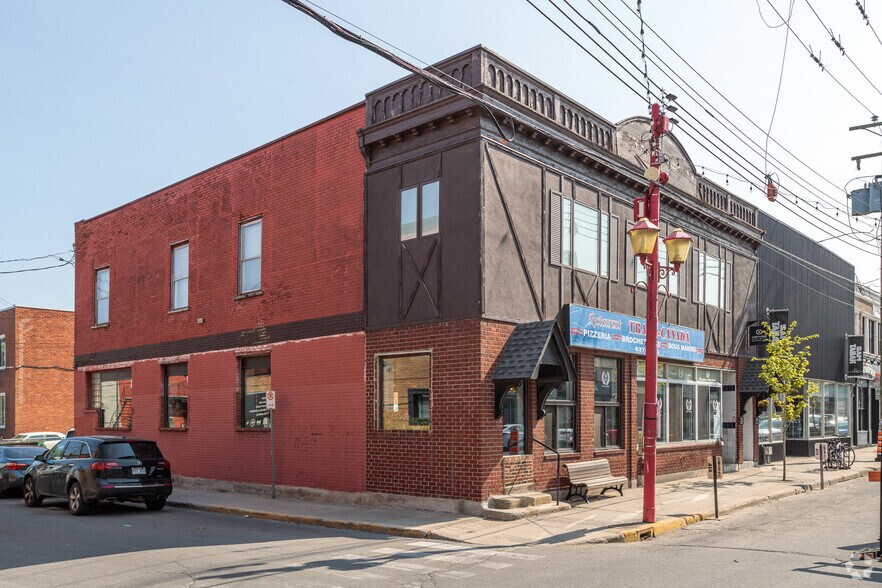 More Photos Of 870-898 Rue Notre-Dame O, Montréal Storefront Retail Office For Sale