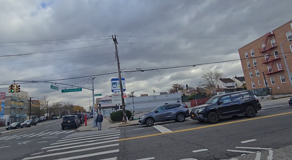 More Photos Of 15802 Union Tpke, Flushing Freestanding For Lease