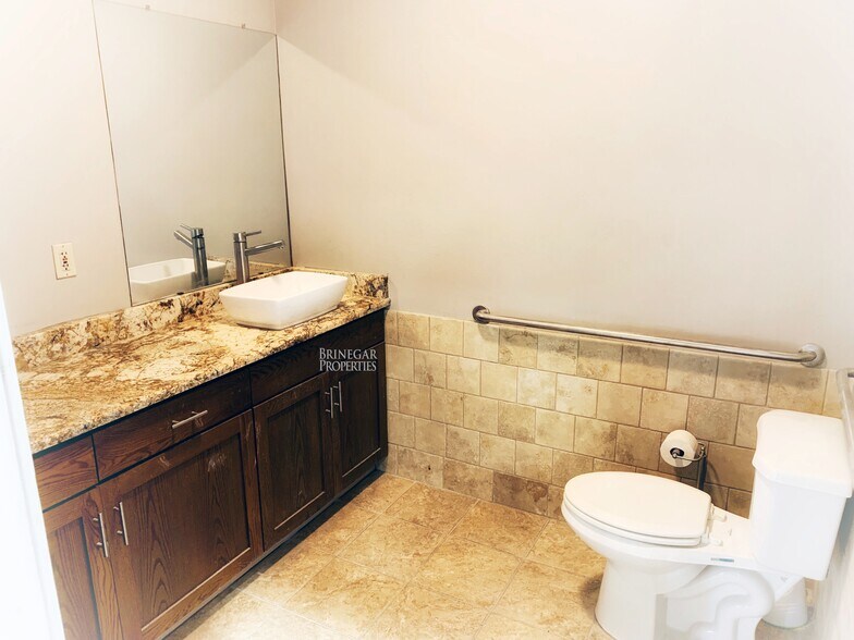 More Photos Of 140 Market St, Georgetown Warehouse For Lease