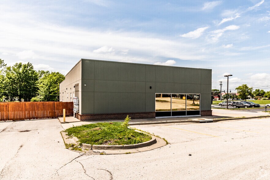 More Photos Of 6141-6151 NW Barry Rd, Kansas City Unknown For Sale