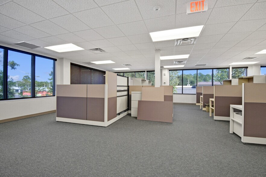 More Photos Of 9512 Sunbeam Center Dr, Jacksonville Office For Lease
