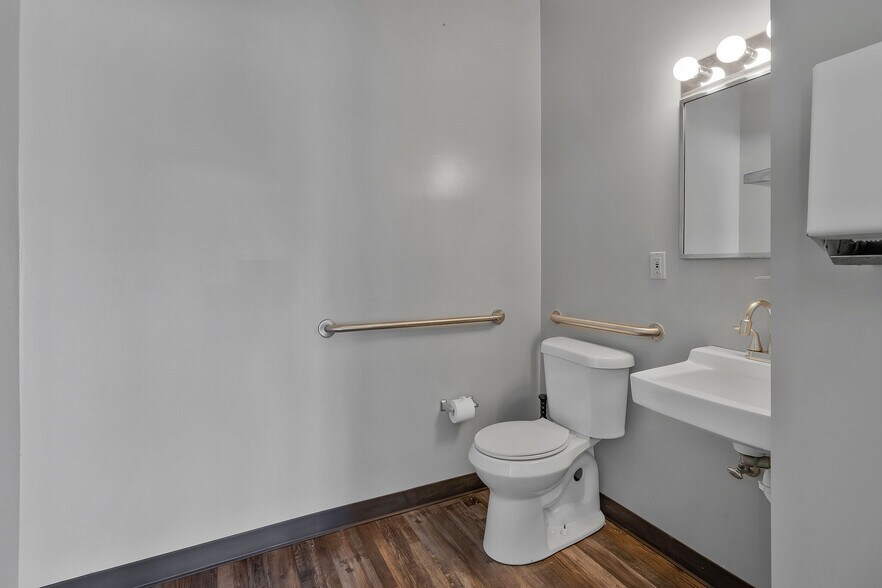 More Photos Of 131 Donelson Pike, Nashville Loft Creative Space For Sale