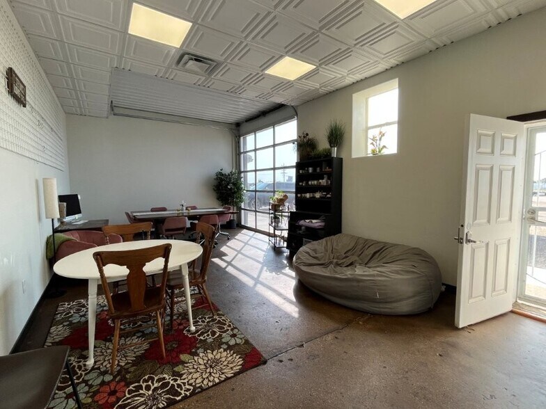 More Photos Of 1710 E Grand Xing, Mobridge Office For Sale