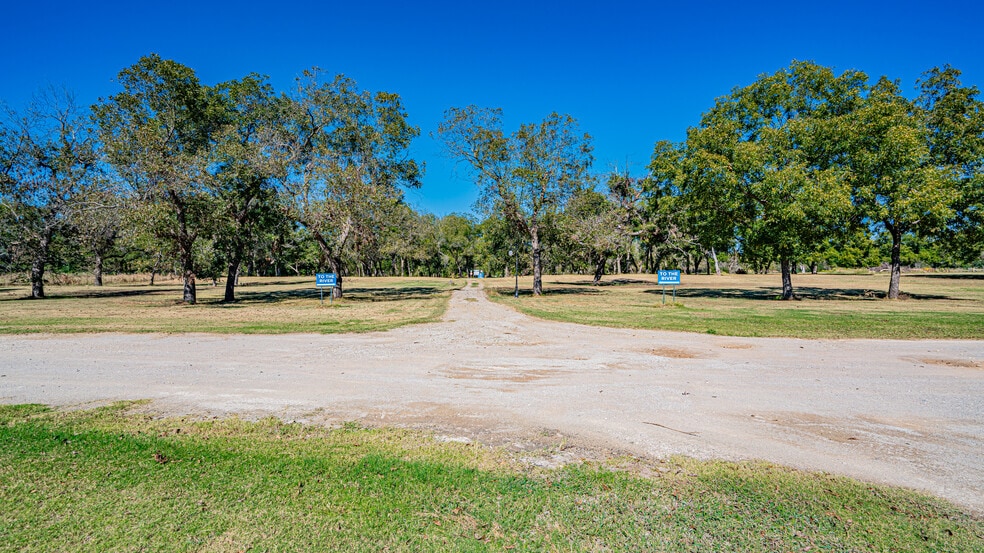 More Photos Of 1275-1299 Big Valley Cir, Lipan Trailer Camper Park For Sale
