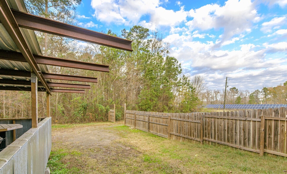 More Photos Of 104 Amber Ln, Springhill Specialty For Sale