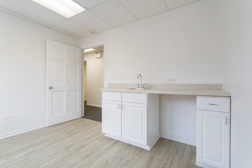 More Photos Of 1835 N 19th Ave, Melrose Park Medical For Lease