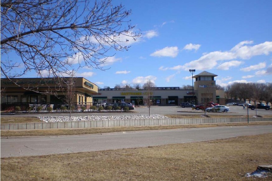 More Photos Of 8815-8829 Metcalf Ave, Overland Park Unknown For Lease