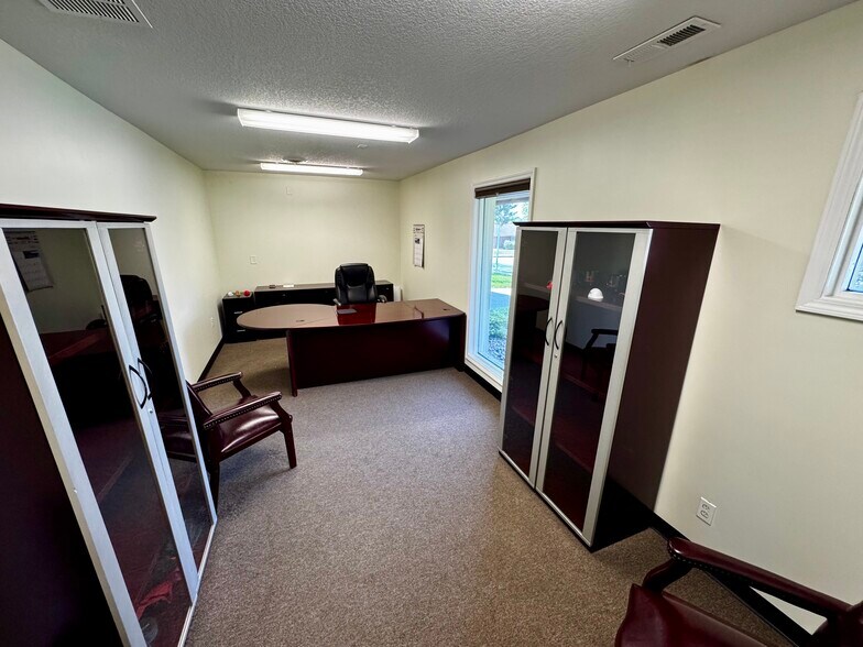 More Photos Of 1170 W Kansas St, Liberty Unknown For Lease