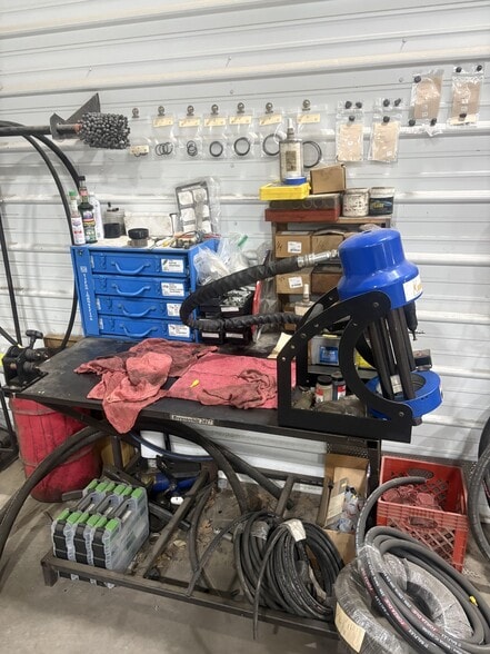 More Photos Of 11628 Iris Rd, Neosho Industrial For Sale