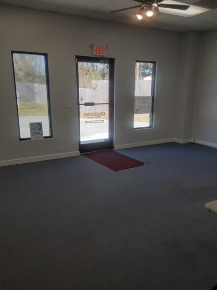 More Photos Of 5202 Carolina Beach Rd, Wilmington Light Distribution For Lease