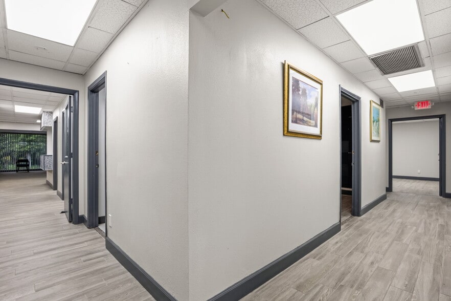 More Photos Of 901 N Grove St, Eustis Medical For Sale