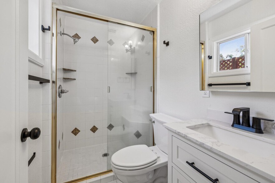 More Photos Of 846 Wilmac Ave, Novato Apartments For Sale