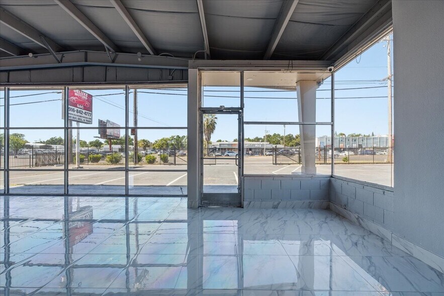 More Photos Of 4554 Auburn Blvd, Sacramento Auto Dealership For Sale