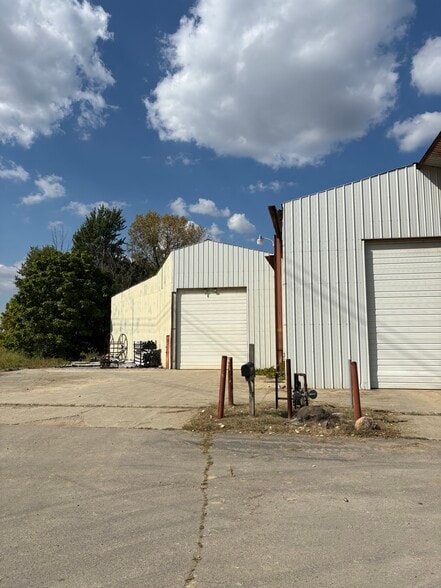 More Photos Of 5522 A N Center St, Hilliard Warehouse For Sale