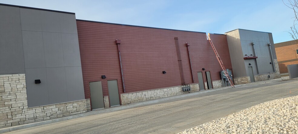 More Photos Of 3070-3094 Floyd Blvd, Sioux City Flex For Lease
