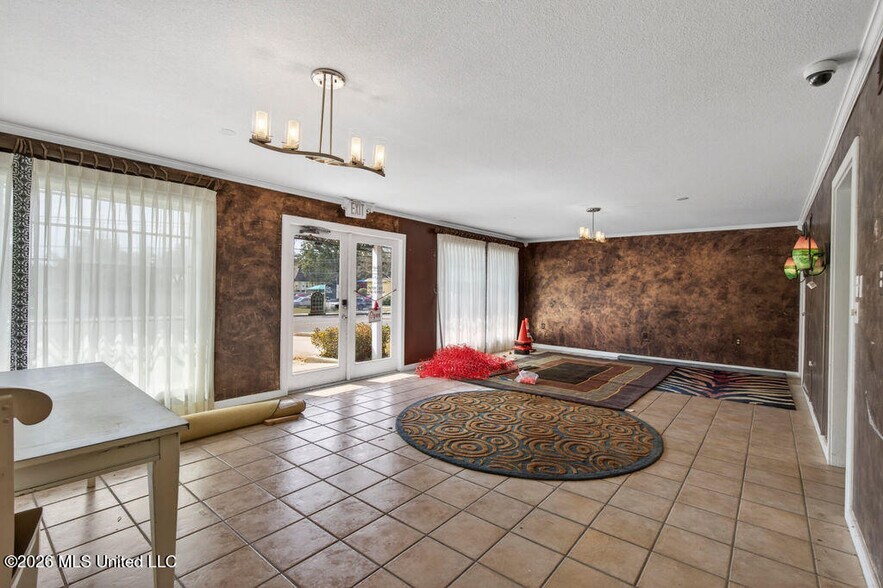 More Photos Of 2005 Government St, Ocean Springs Flex For Lease