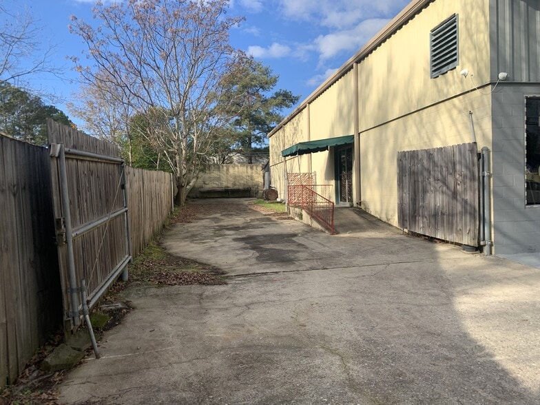 More Photos Of 4501 Reese Rd, Columbus Freestanding For Lease