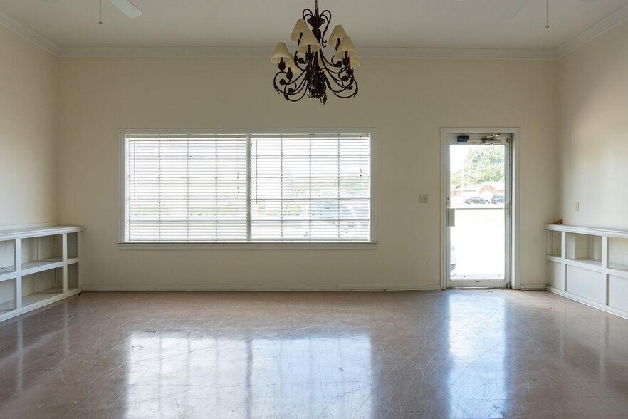 More Photos Of 214 S Church St, Dublin Flex For Sale