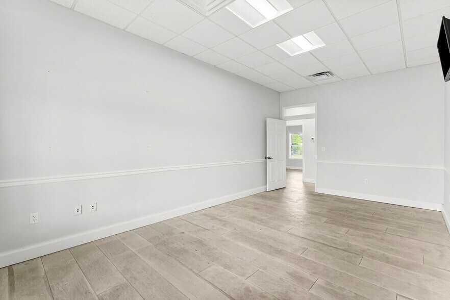 More Photos Of 5907 Sr-22, Panama City Funeral Home For Lease