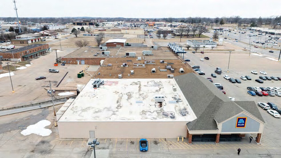 More Photos Of 105-115 SW 29th St, Topeka General Retail For Sale