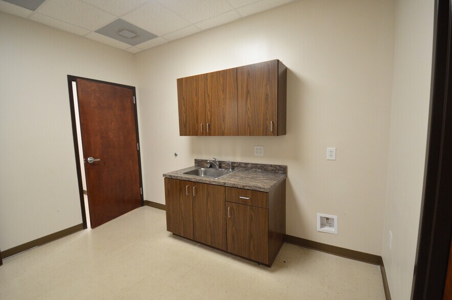 More Photos Of 755 Highland Oaks Dr, Winston-Salem Medical For Lease