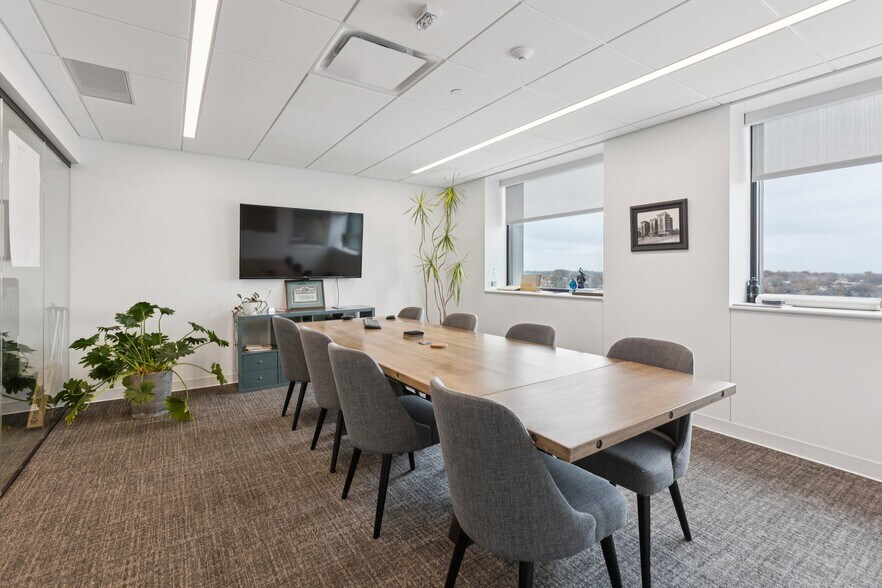 More Photos Of 3555 Farnam, Omaha Office For Lease