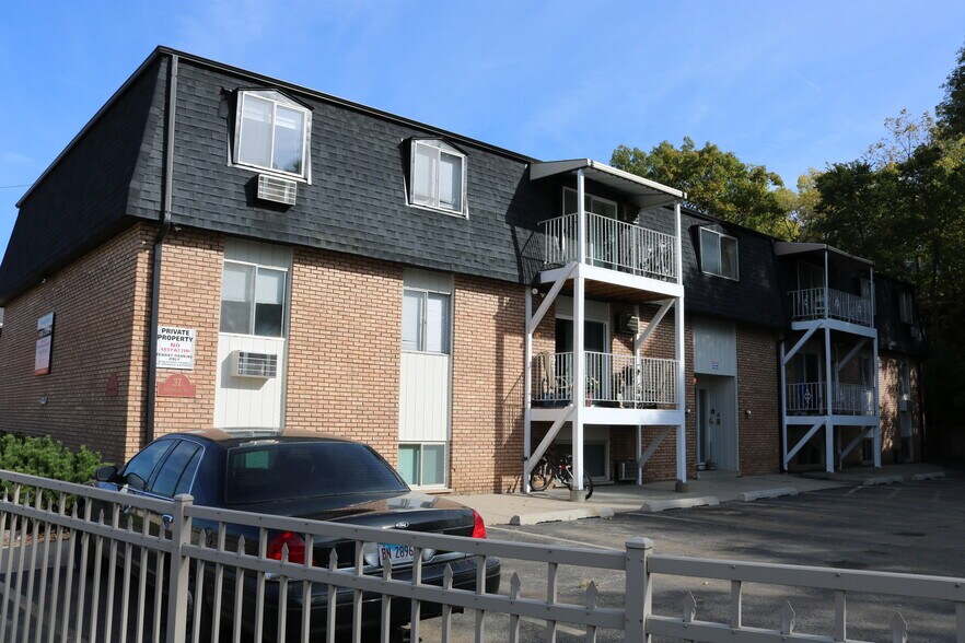 Primary Photo Of 37 Nippersink Blvd, Fox Lake Apartments For Sale