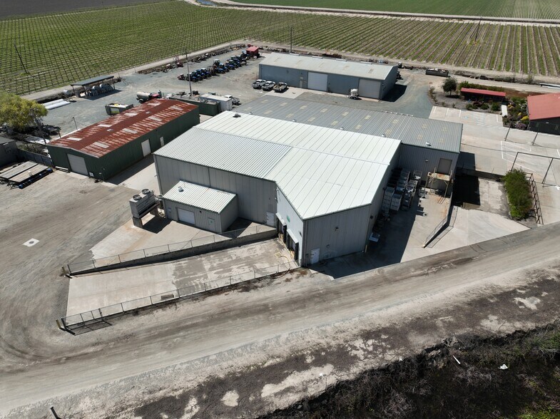 More Photos Of 9077 Cotta Rd, Lodi Industrial For Lease