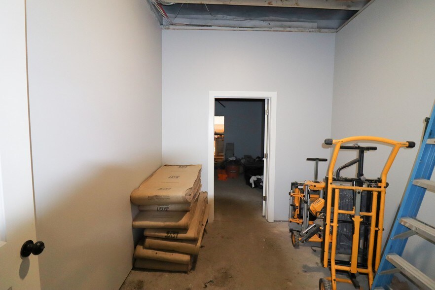 More Photos Of 6050 N Black Canyon Hwy, Phoenix Loft Creative Space For Sale