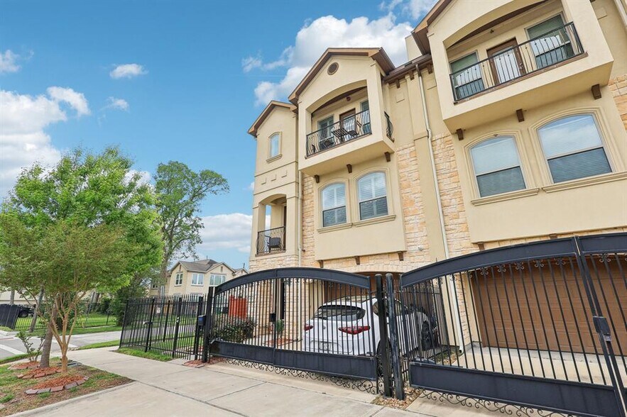 More Photos Of 3912 Ennis St, Houston Specialty For Sale