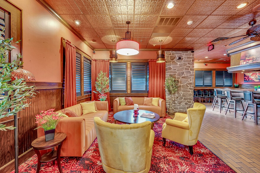 More Photos Of 821 Northern Blvd, Clarks Summit Restaurant For Sale