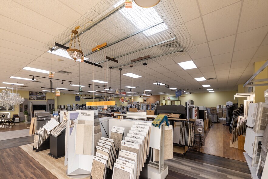 More Photos Of 10009 S Highway 6 Rd, Sugar Land Freestanding For Sale