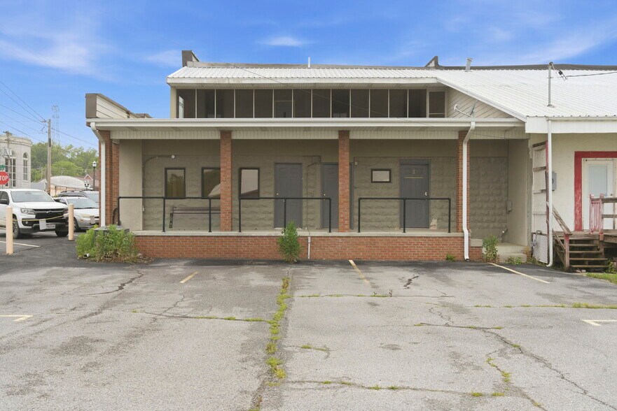 More Photos Of 805 Main St, Cassville General Retail For Sale
