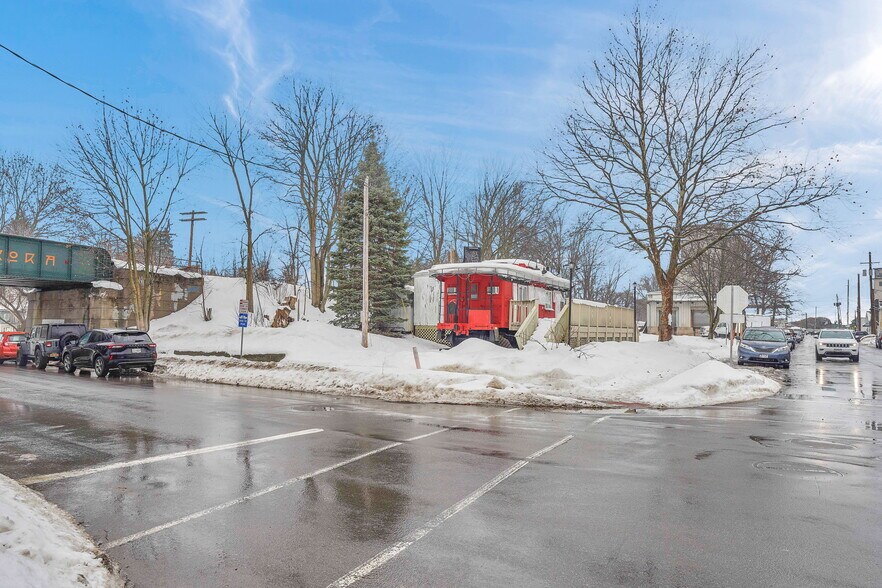 More Photos Of 47 Elm St, East Aurora Service For Sale