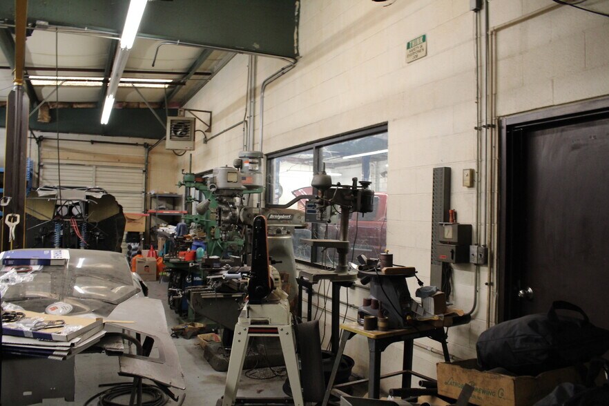 More Photos Of 994 Rhyne Rd, Clover Light Manufacturing For Sale