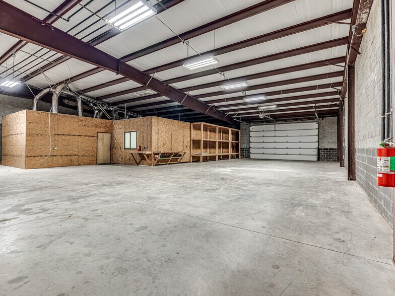 More Photos Of 7312 NW 164th St, Edmond Warehouse For Sale